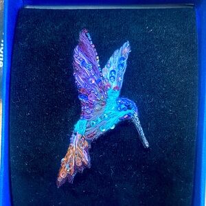 Trovelore Beaded Hummingbird Pin🌺